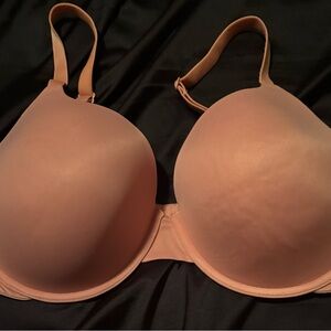Pink Victoria Secret everyday t-shirt lightly lined bra color is peach. NWOT